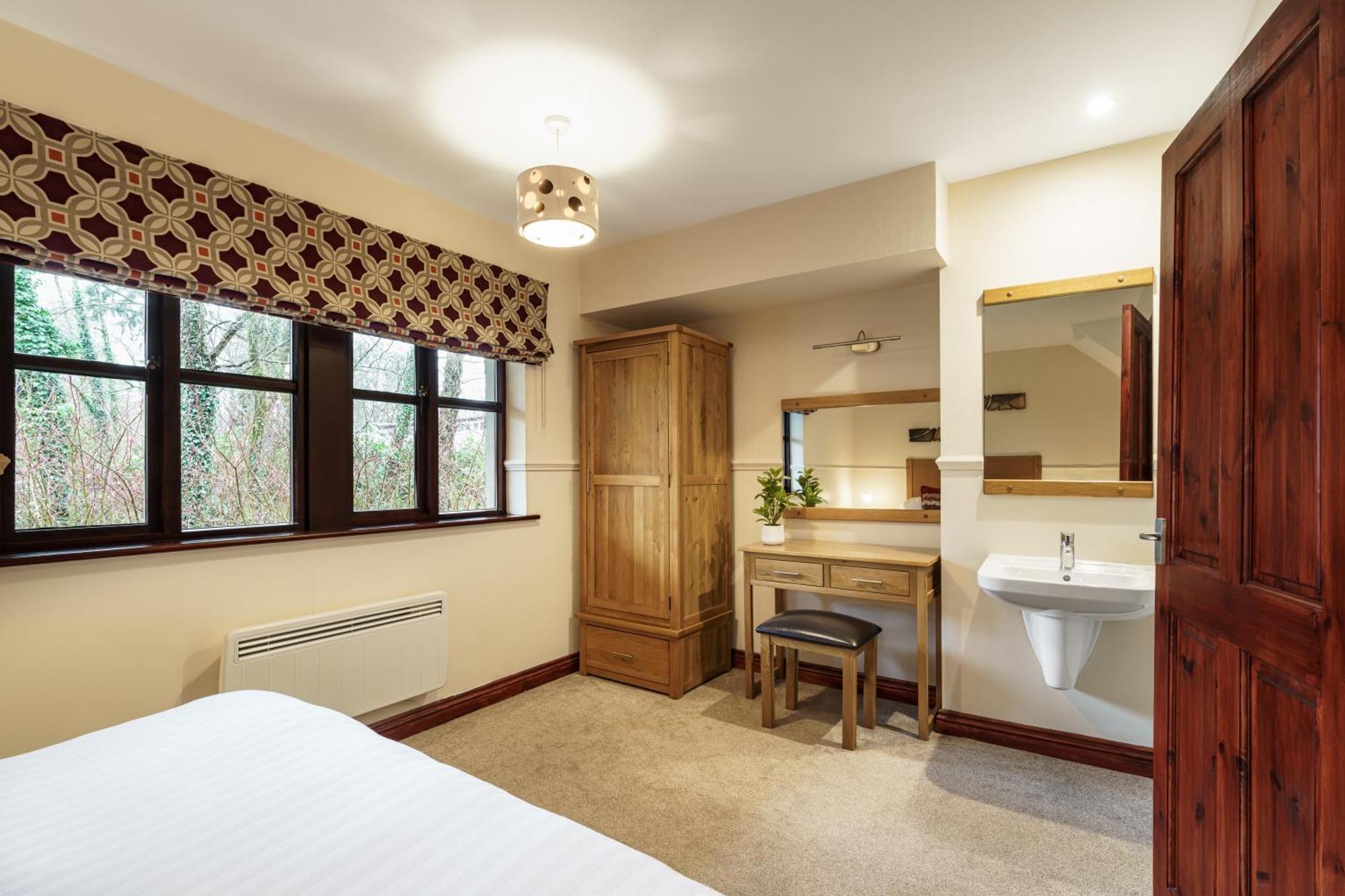 2 Bedroom Lake District Cottage At Windermere Marina Village Bowness-on-Windermere Esterno foto