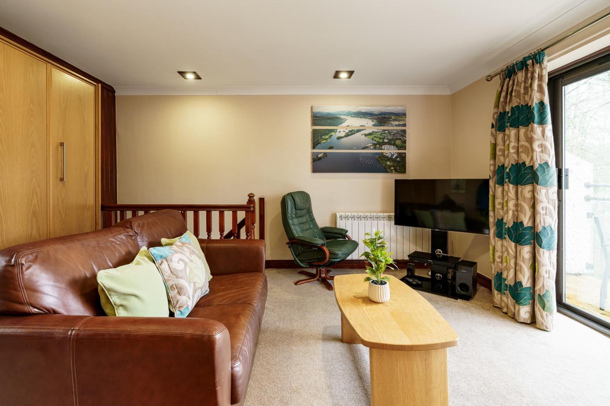 2 Bedroom Lake District Cottage At Windermere Marina Village Bowness-on-Windermere Esterno foto