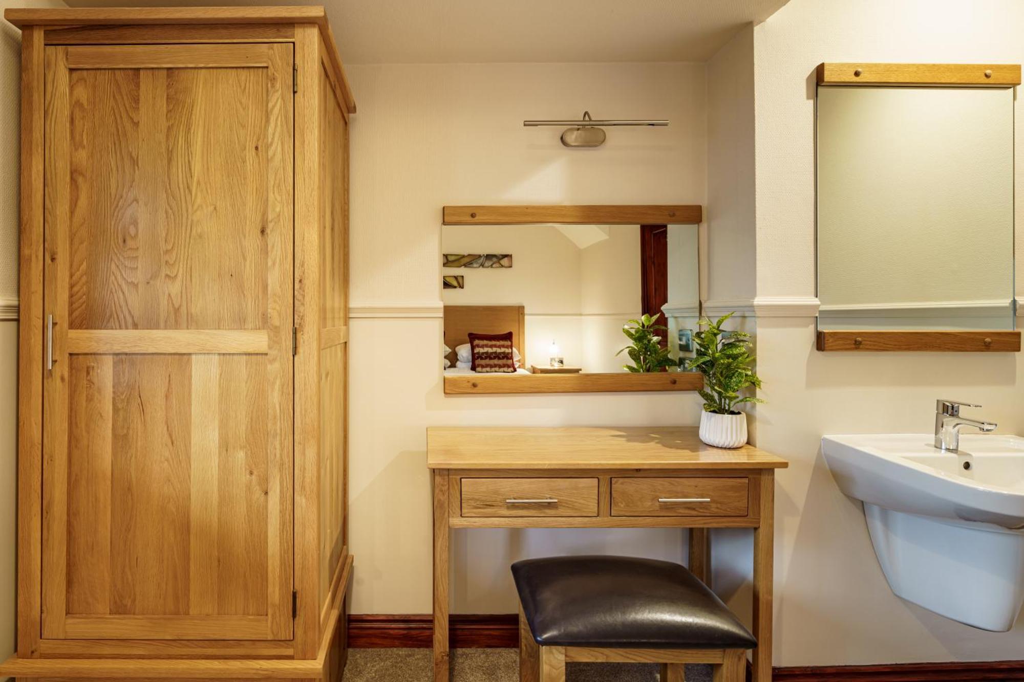 2 Bedroom Lake District Cottage At Windermere Marina Village Bowness-on-Windermere Esterno foto